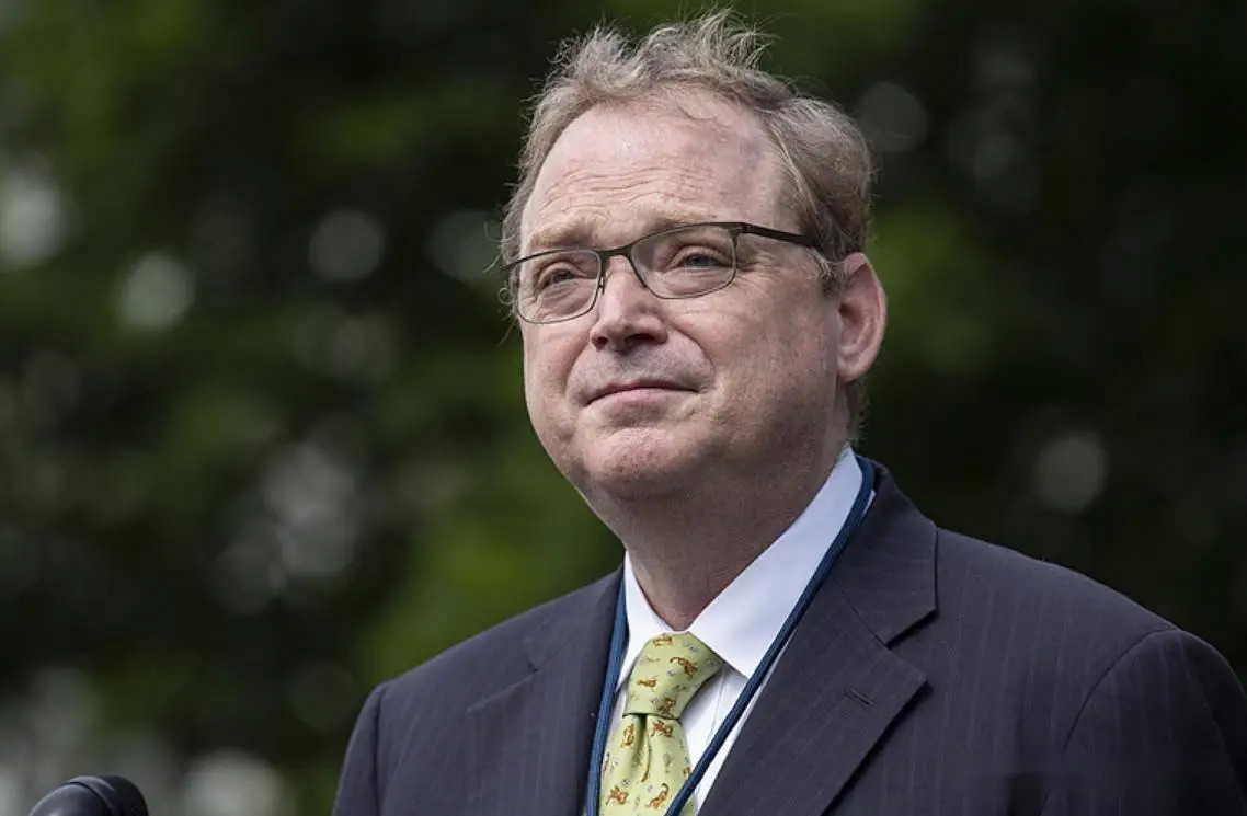 ＂太亲特朗普＂惹争议？据称哈西特的美