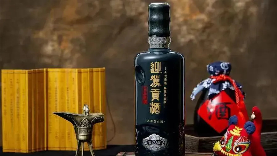 300亿迎驾贡酒谁来接班？儿子离任后七旬